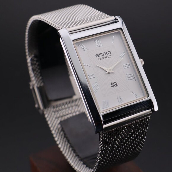 Vintage Seiko Slim Quartz Gentlemen's Wrist Watch  - FREE SHIPPING - Picture 1 of 13
